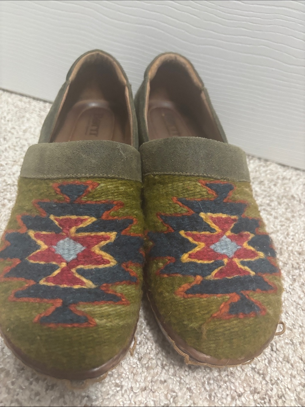 Born Olive Green Kilim-Pattern Slip-On Women’s Clogs Size 10